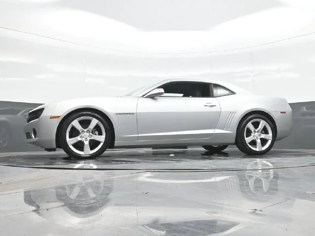 Used 2011 Silver Chevrolet 1LS image 21