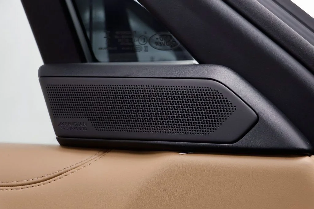 New 2026 Black Land Rover SE image 8