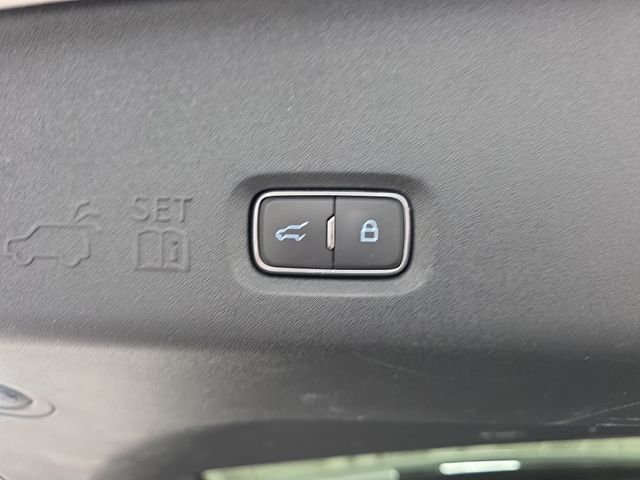 Used 2025 White Ford Platinum image 33
