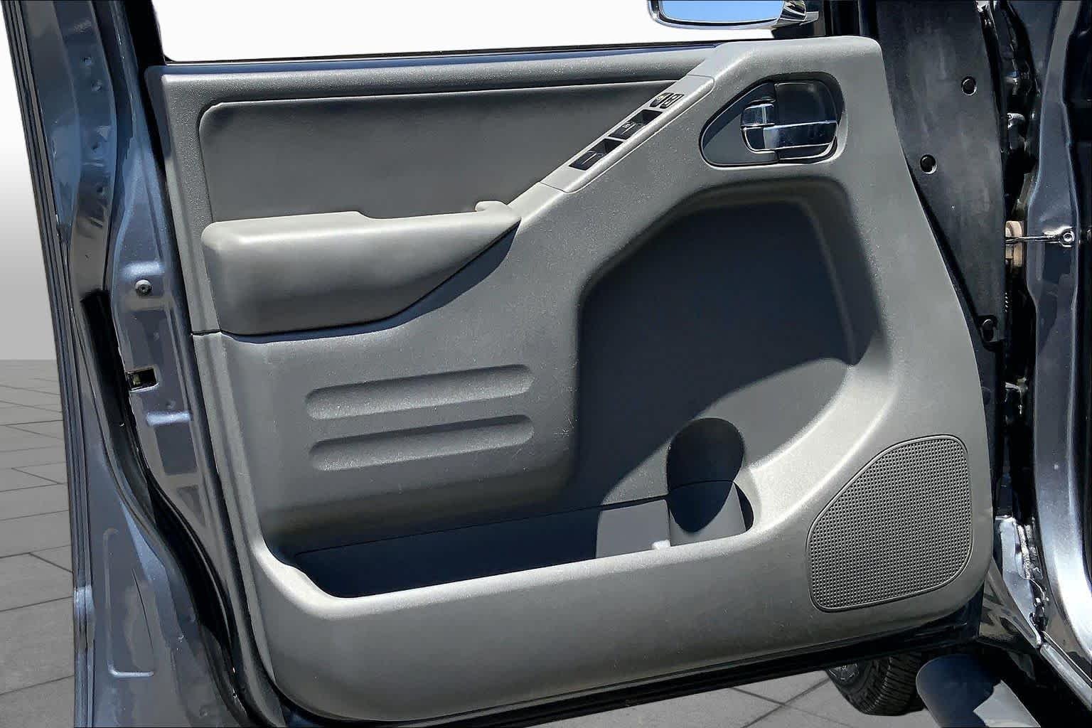 Used 2019 Gun Metallic Nissan SL image 19