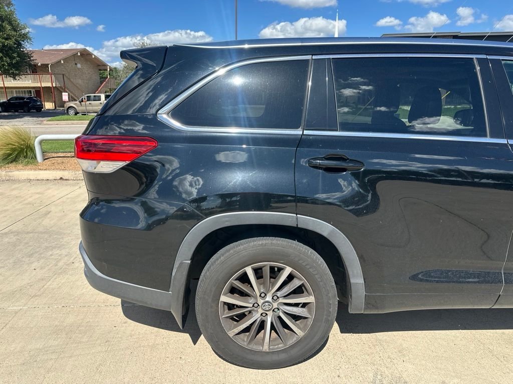 Used 2018 Black Toyota XLE image 10