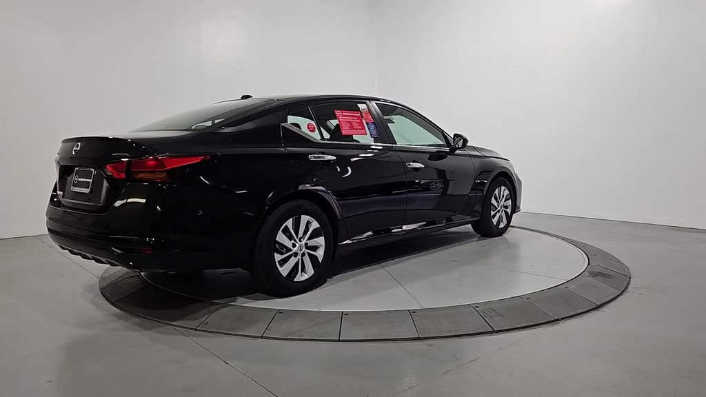 Used 2025 Black Nissan 2.5 S image 6