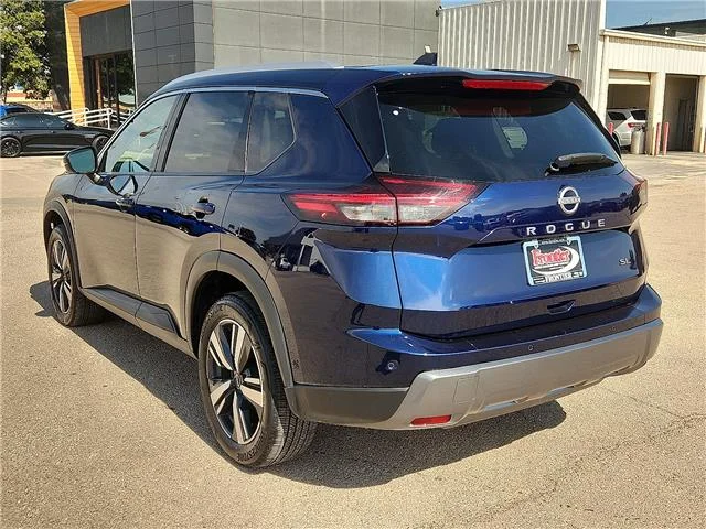 Used 2026 Blue Nissan  image 3
