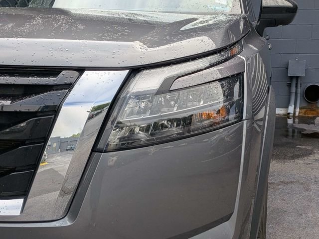 Used 2023 Gray Nissan S image 4