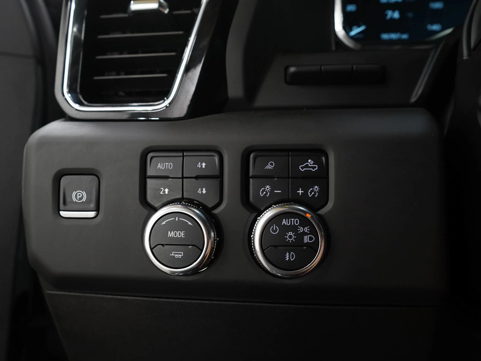 Used 2025 Sterling Metallic GMC Denali Ultimate image 25