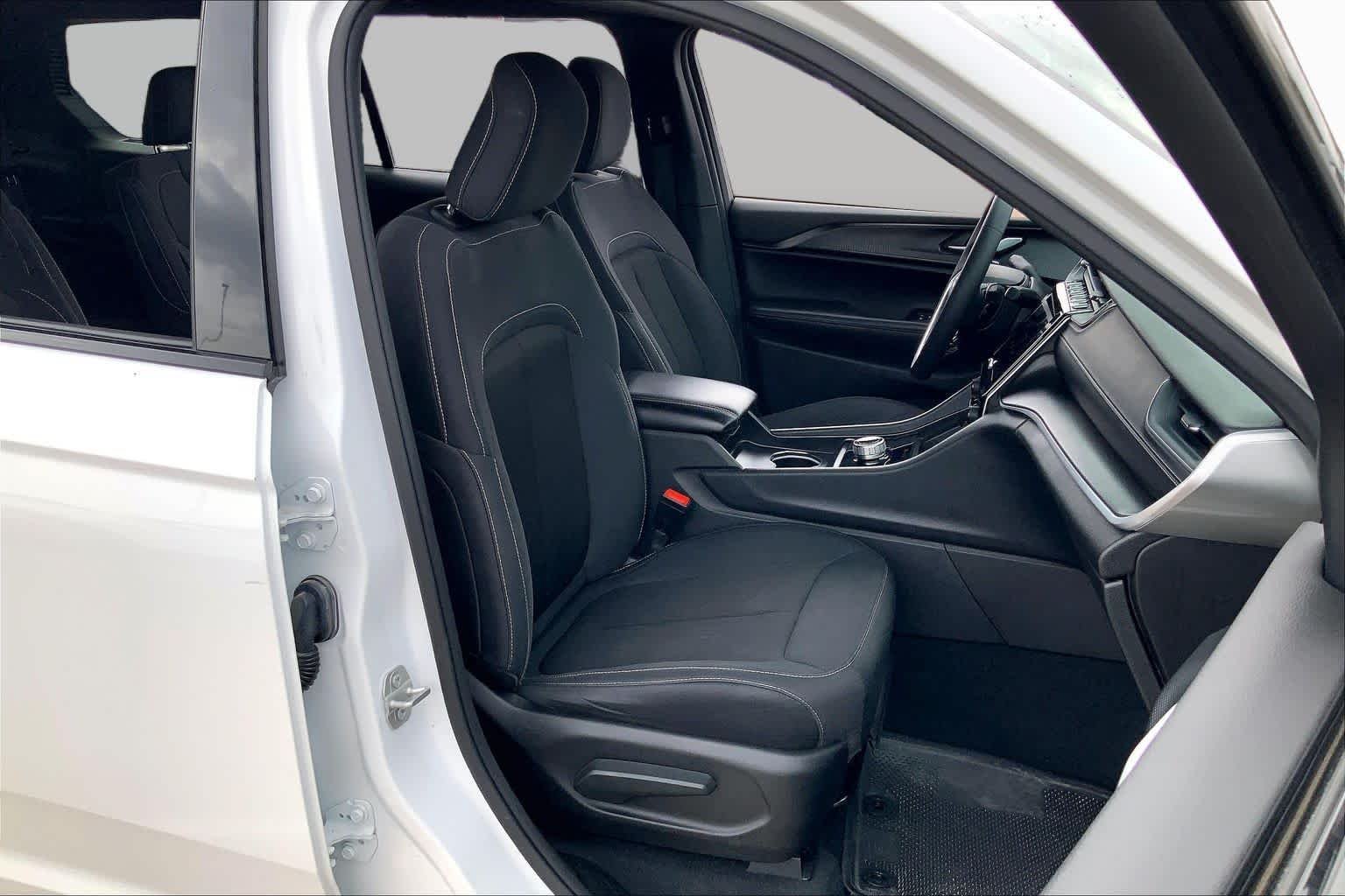 Used 2024 Bright White Clearcoat Jeep Laredo image 7