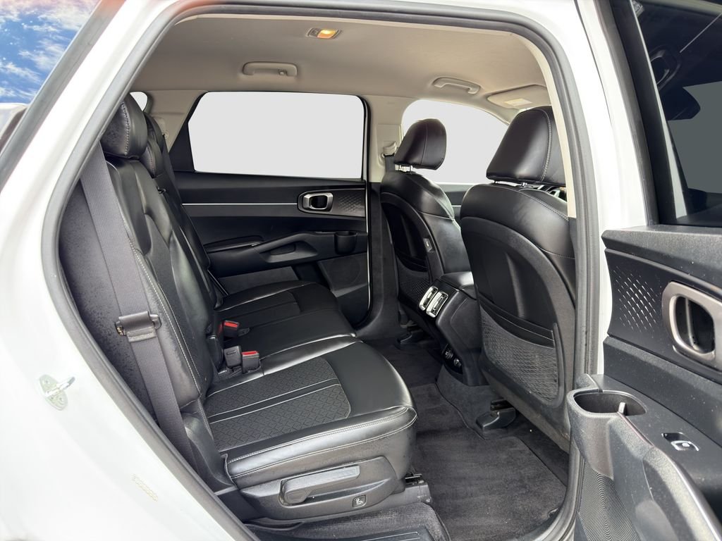 Used 2023 White Kia S image 24