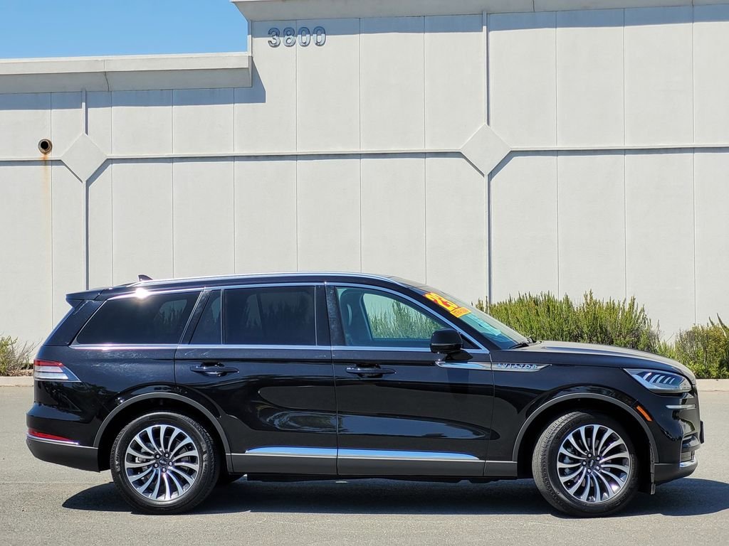 Used 2023 Black Lincoln Reserve image 3
