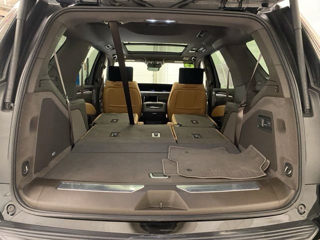 Used 2025  Cadillac Premium Luxury image 25