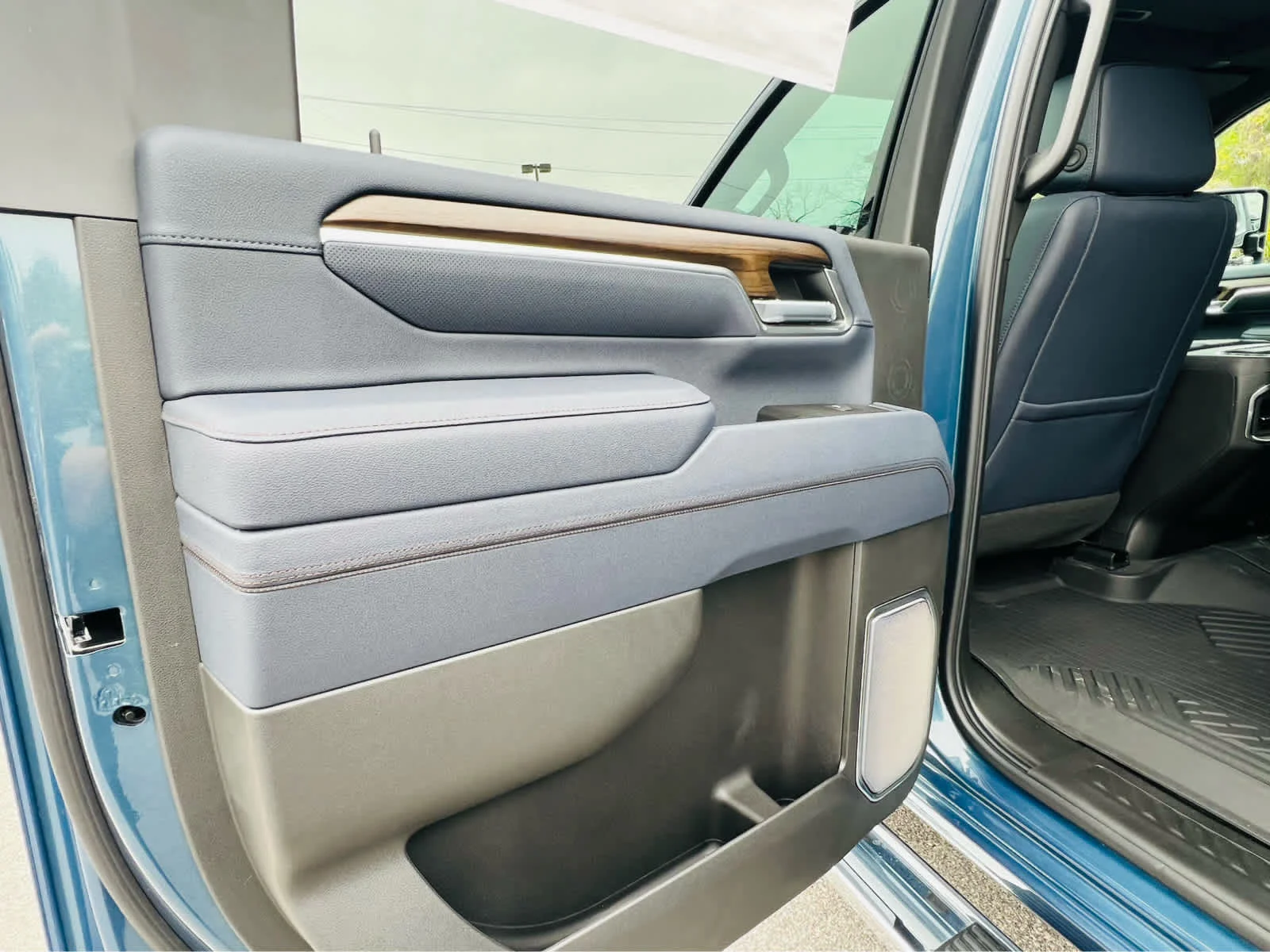 New 2026 Lakeshore Blue Metallic Chevrolet High Country image 7