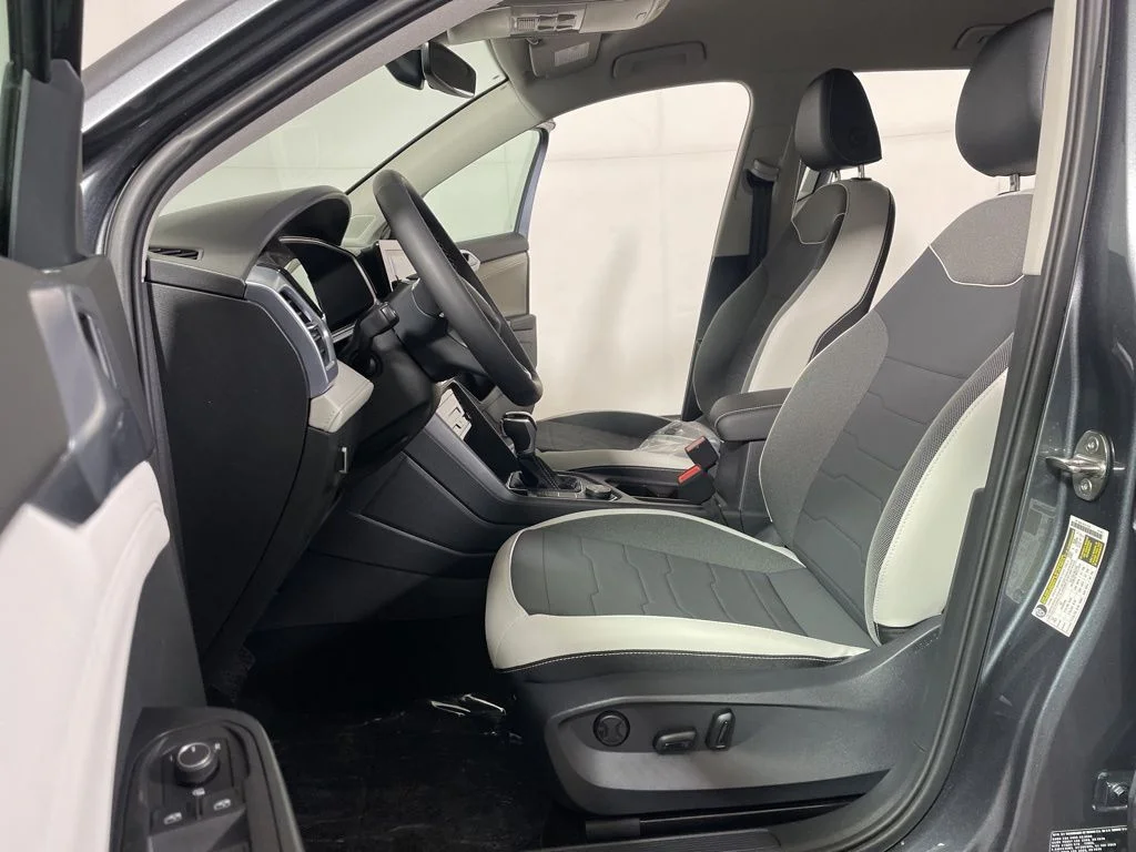 New 2026 Gray Volkswagen 1.5T SE image 10