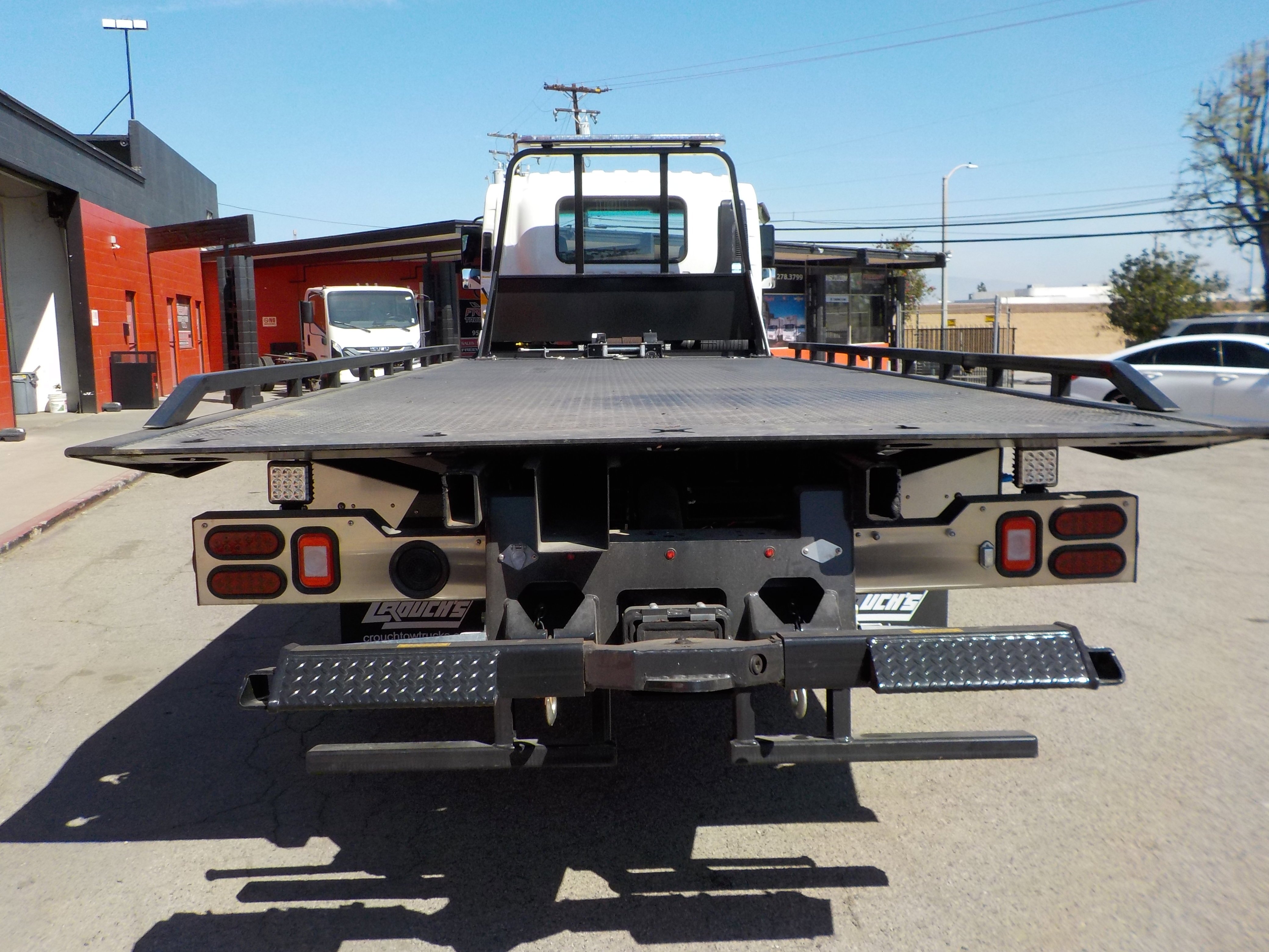 Used 2024 White ISUZU  image 16