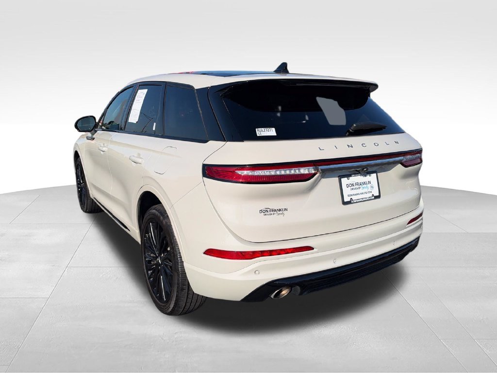 Used 2024 White Lincoln Premiere image 3
