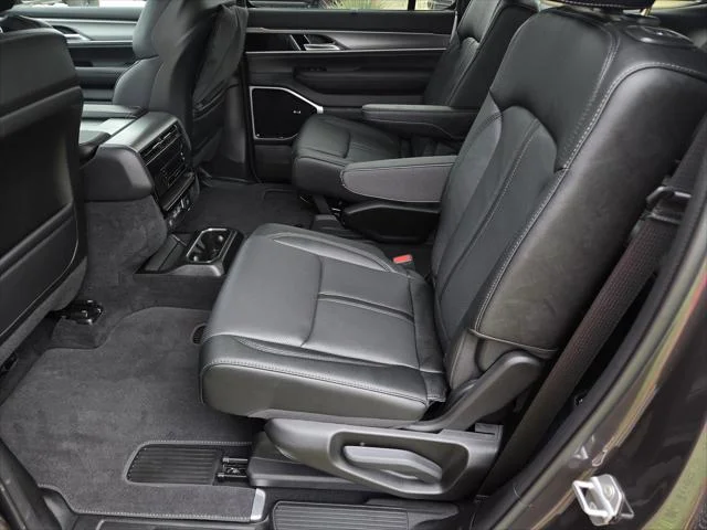 New 2026 Baltic-Gray Metallic Clear-Coat Exterior Paint Jeep Limited Altitude image 20