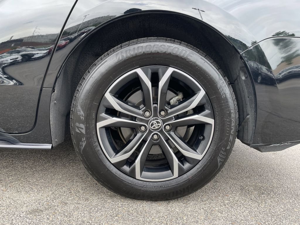 Used 2025 Black Toyota Platinum image 10