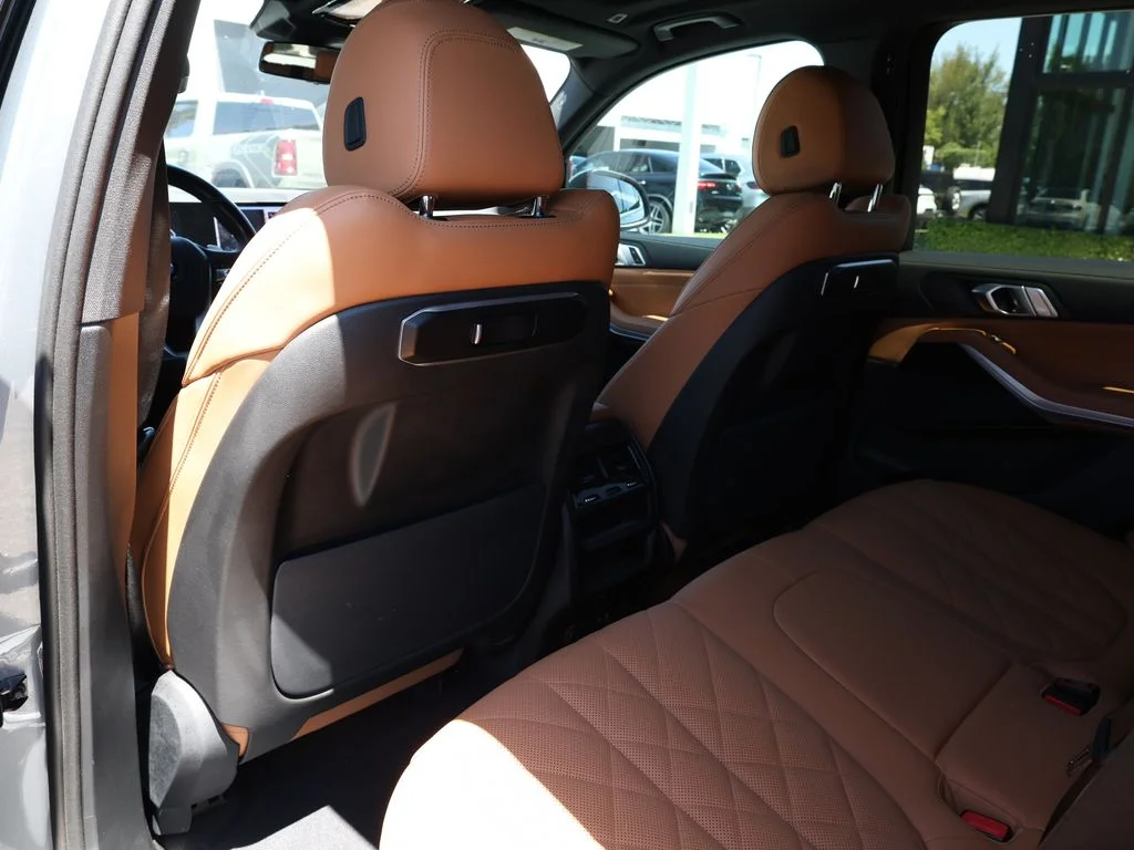 Used 2025 Gray BMW xDrive40i image 22