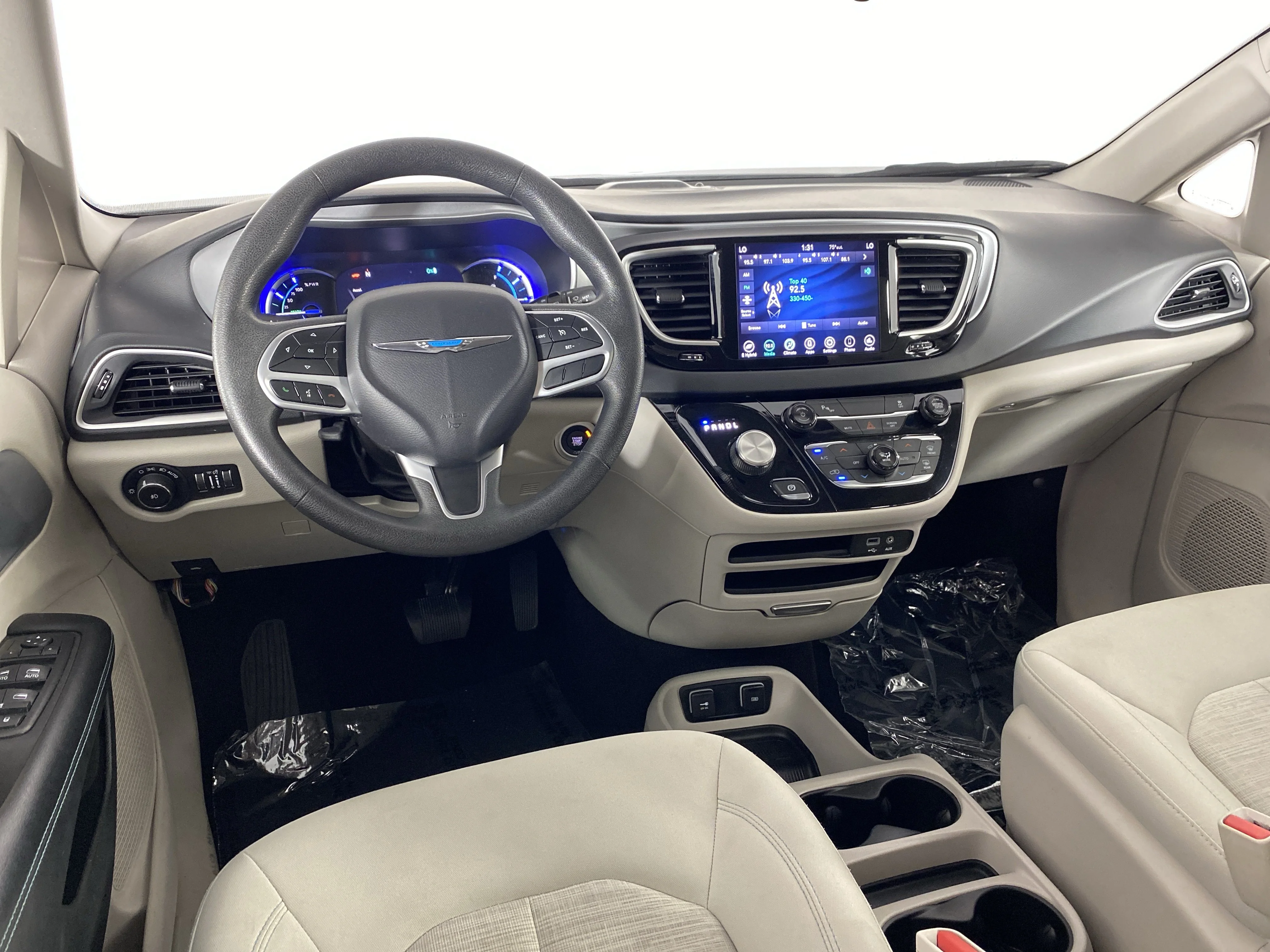 Used 2018 Bright White Clearcoat Chrysler Hybrid Touring Plus image 17