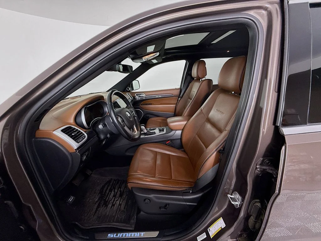Used 2020 Brown Jeep Summit image 5