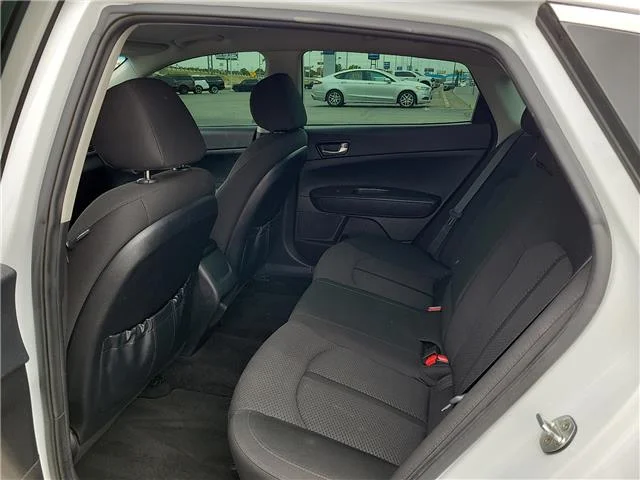 Used 2018 Snow White Pearl KIA LX image 8