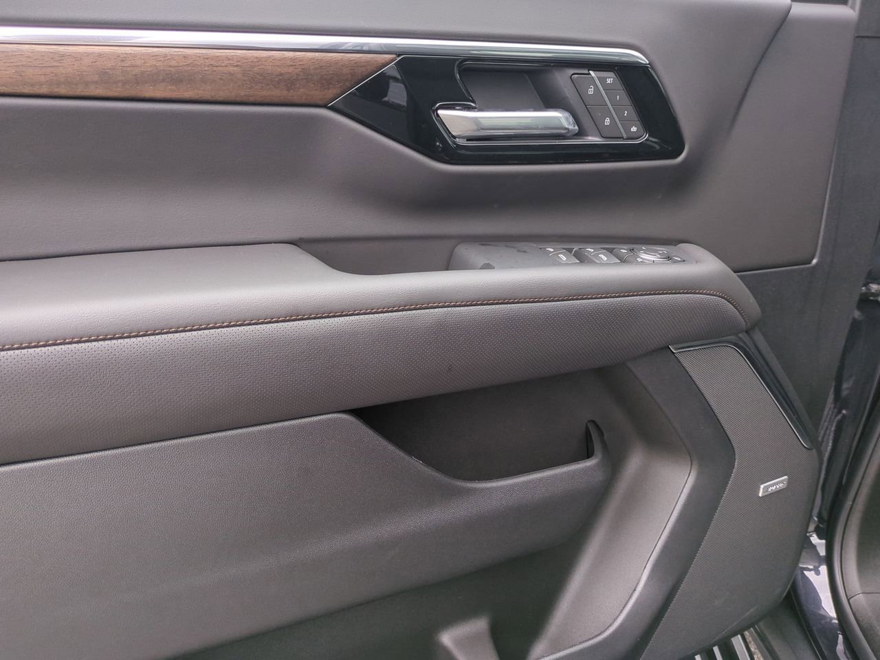 2025 Chevrolet Suburban High Country - Photo 23