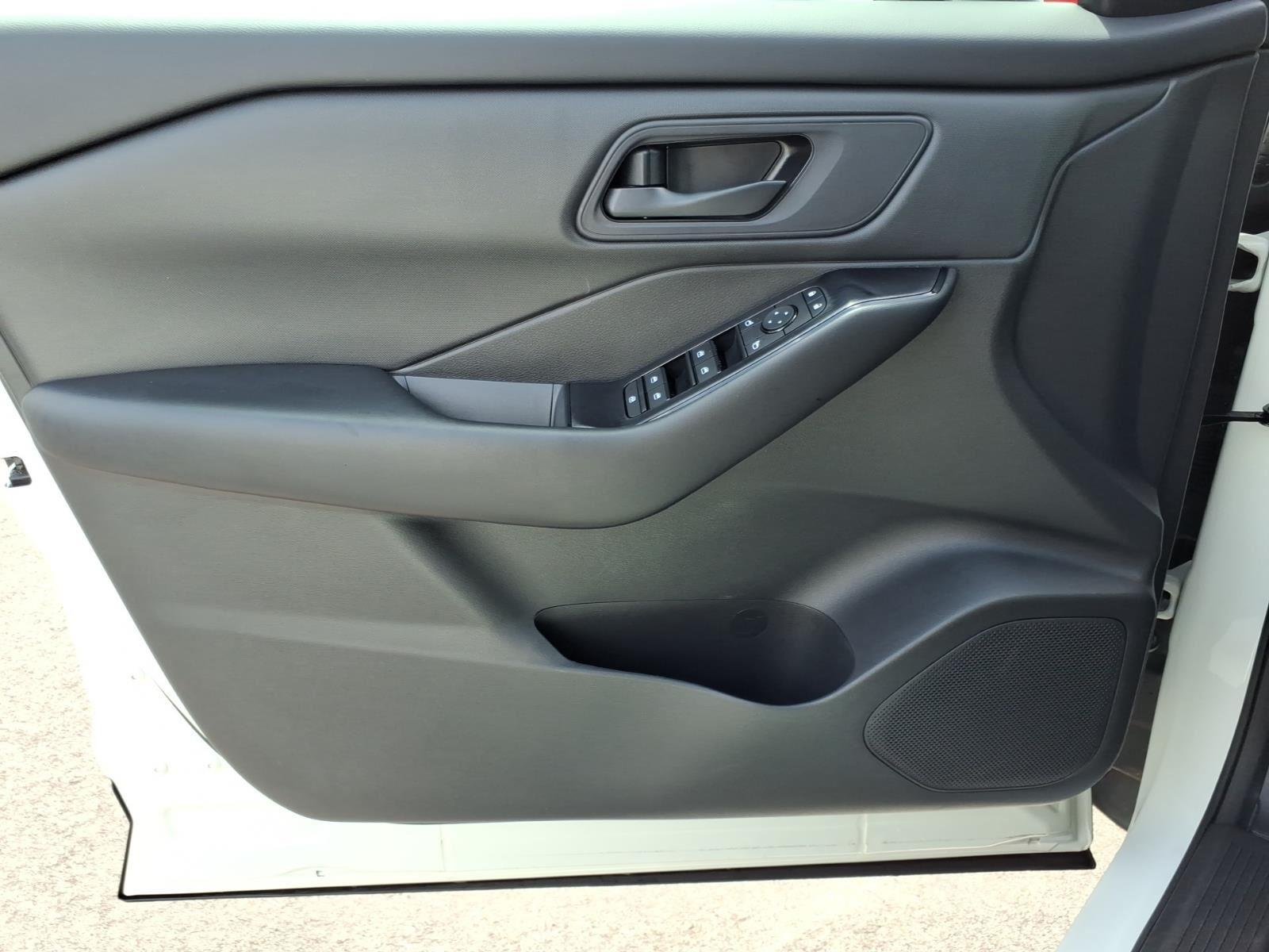 Used 2025 Glacier White Nissan S image 27