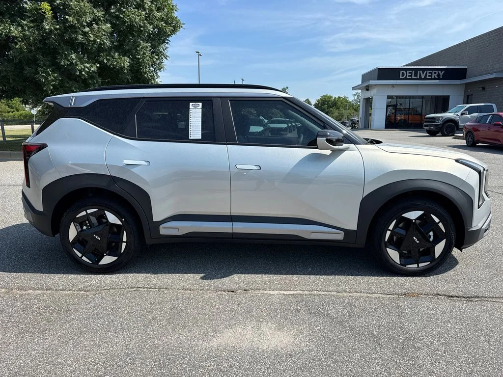 New 2027 Ivory Silver Kia EX image 2