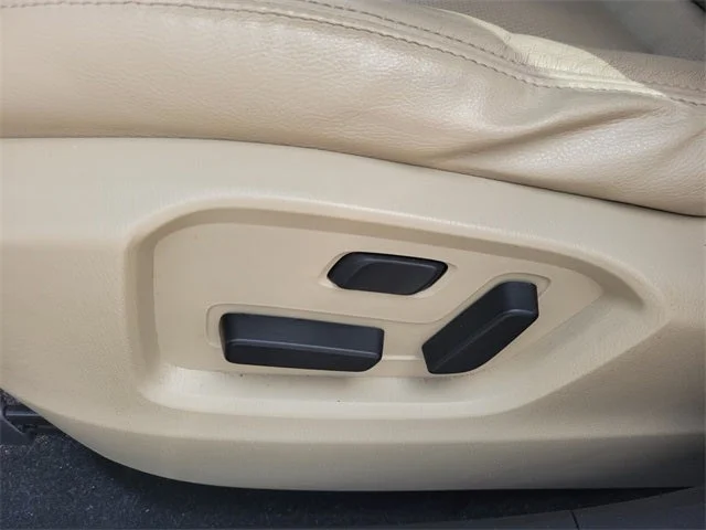 Used 2019 Snowflake White Pearl Mica Mazda Touring image 4