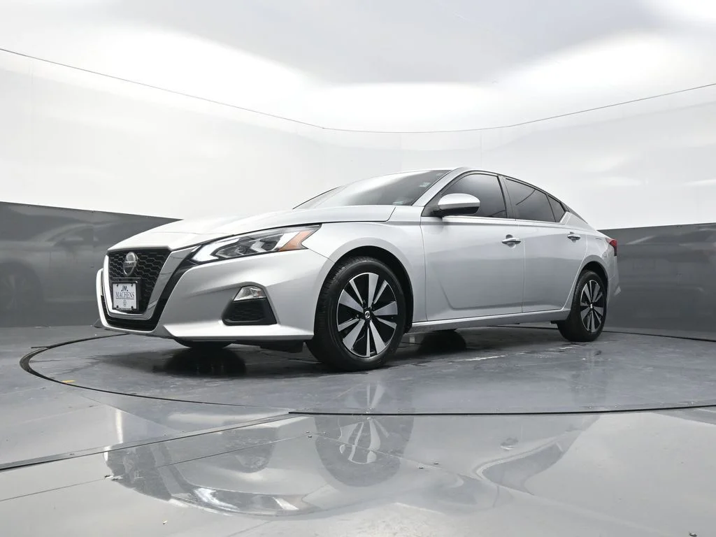 Used 2022 Silver Nissan 2.5 SV image 23