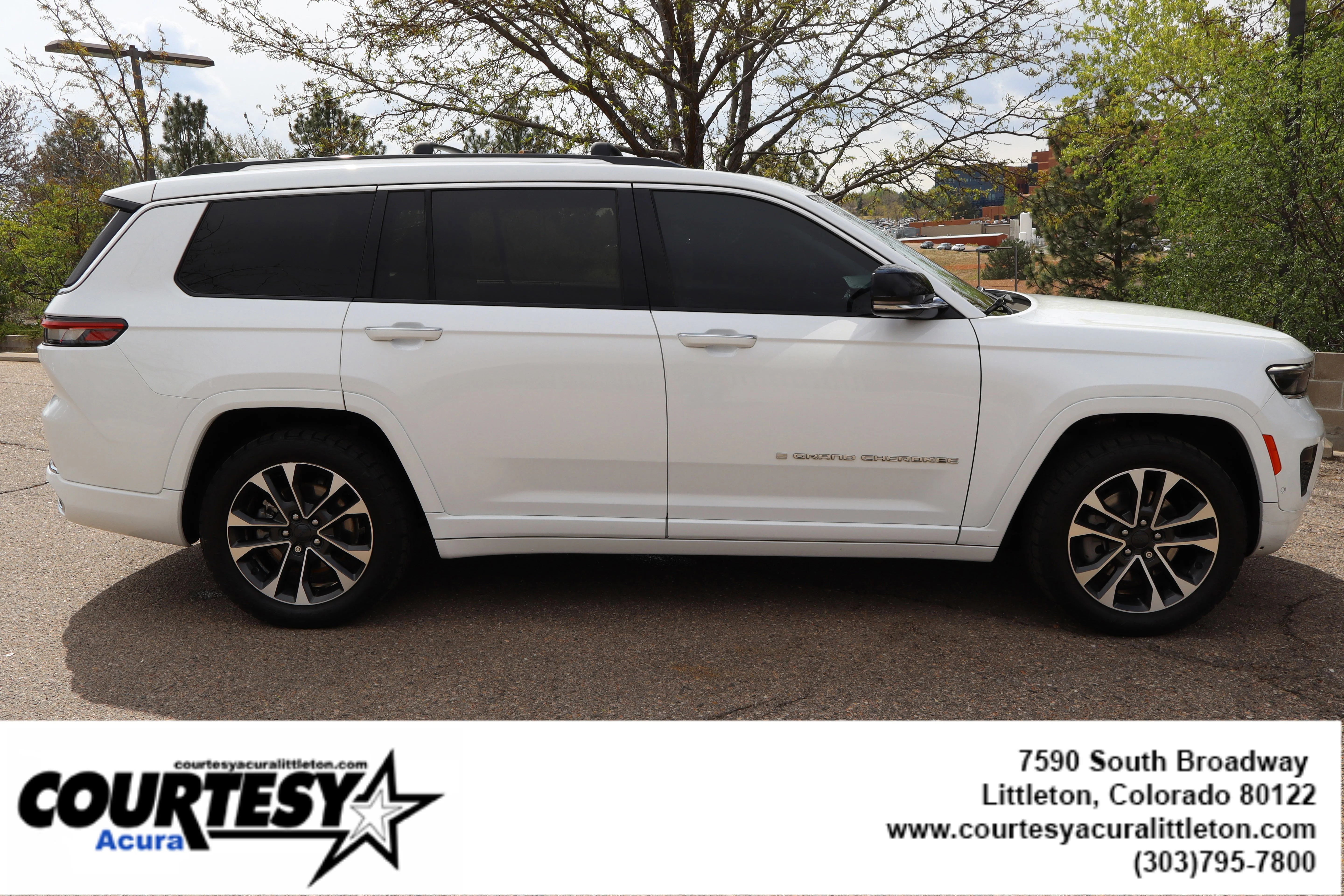 Used 2022 Bright White Clearcoat Jeep Overland image 8