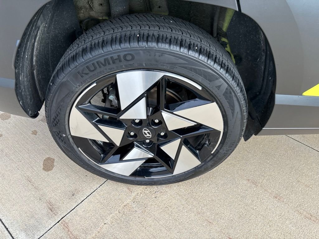 2024 Hyundai Kona Limited - Photo 12