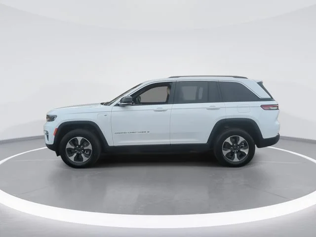 Used 2022 White Jeep 4xe image 5