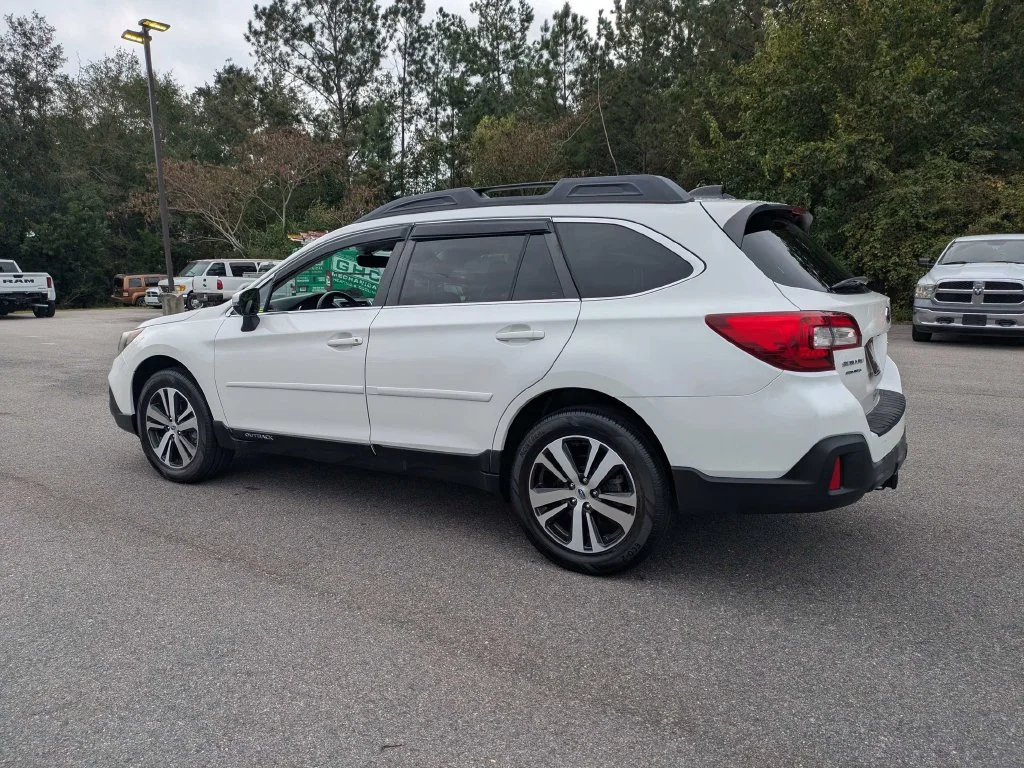Used 2019 White Subaru 2.5i image 7