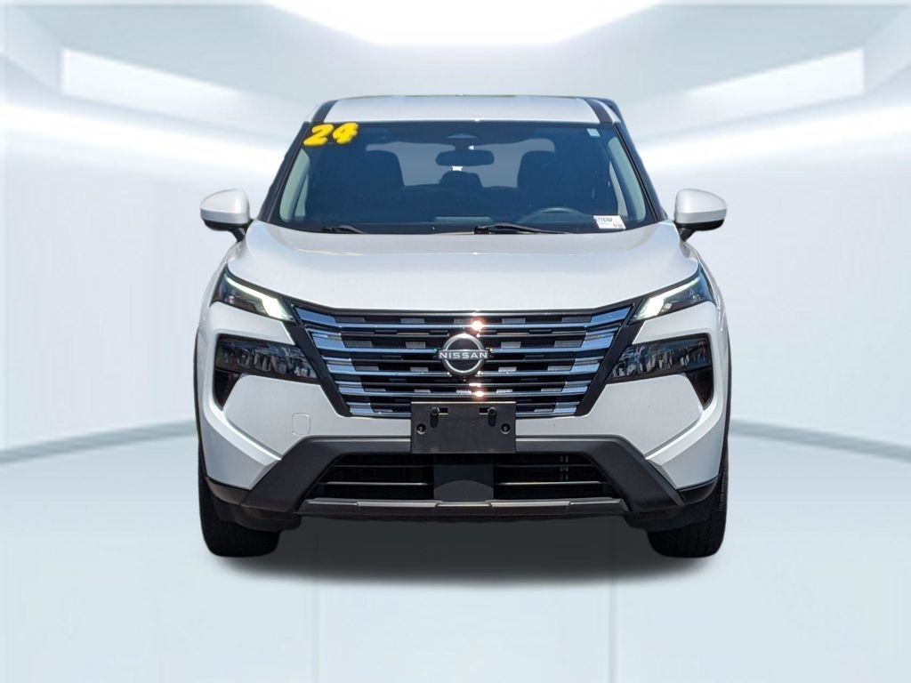 Used 2024 White Nissan SV image 10