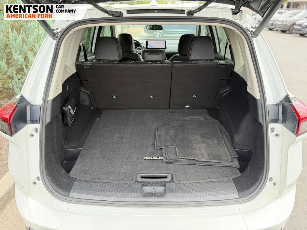 Used 2026 White Nissan SL image 26