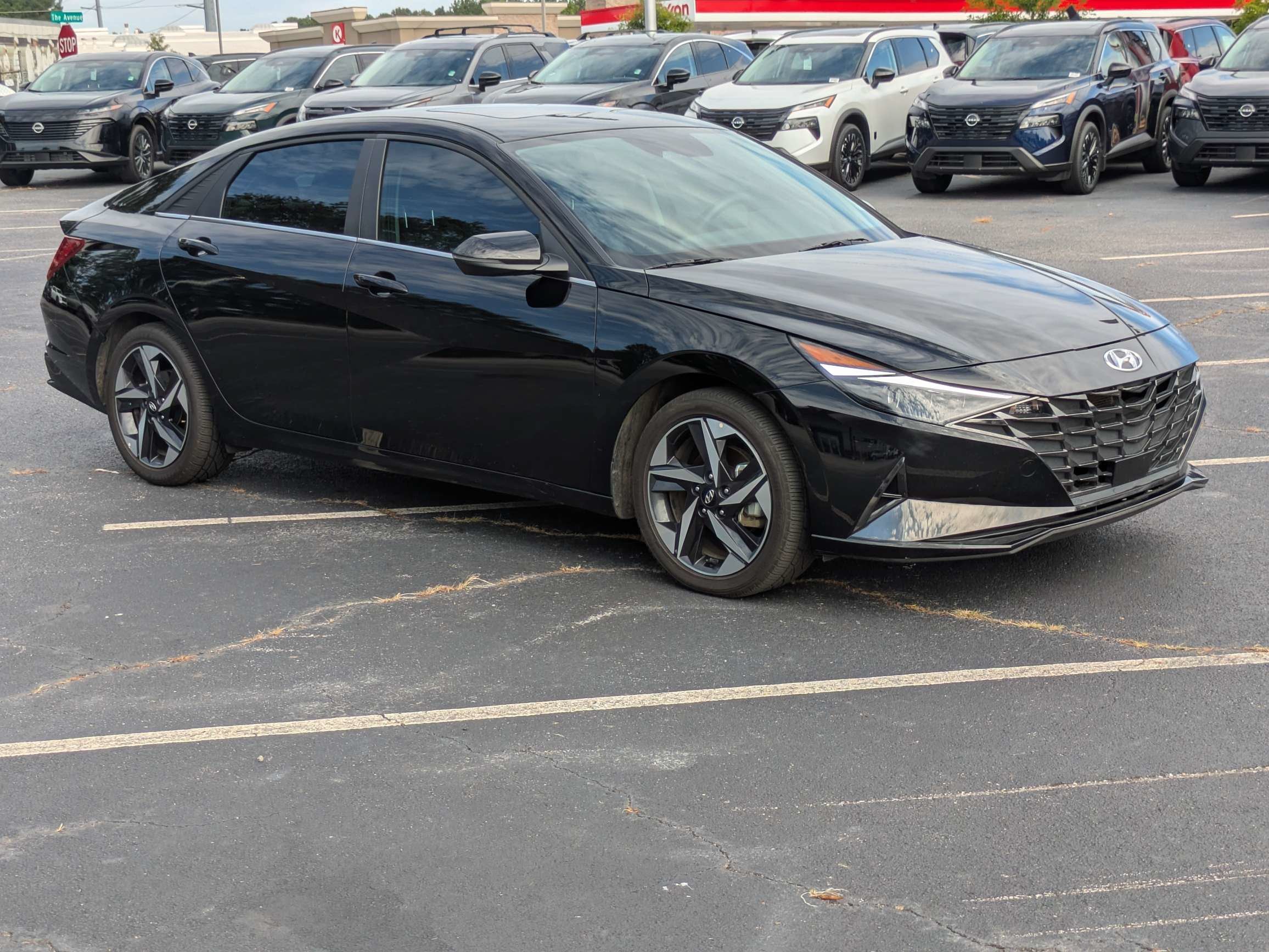 Used 2023 Black Hyundai Limited image 1