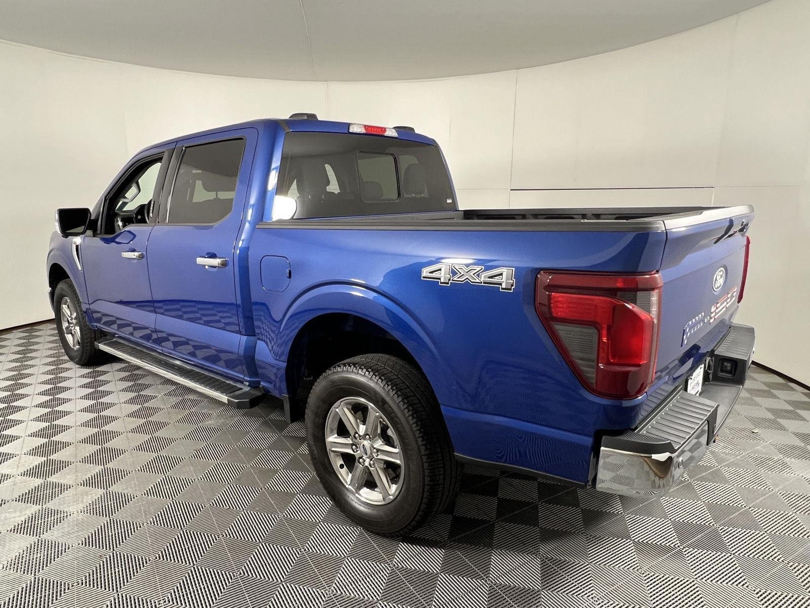 Used 2024 Atlas Blue Ford XLT image 8