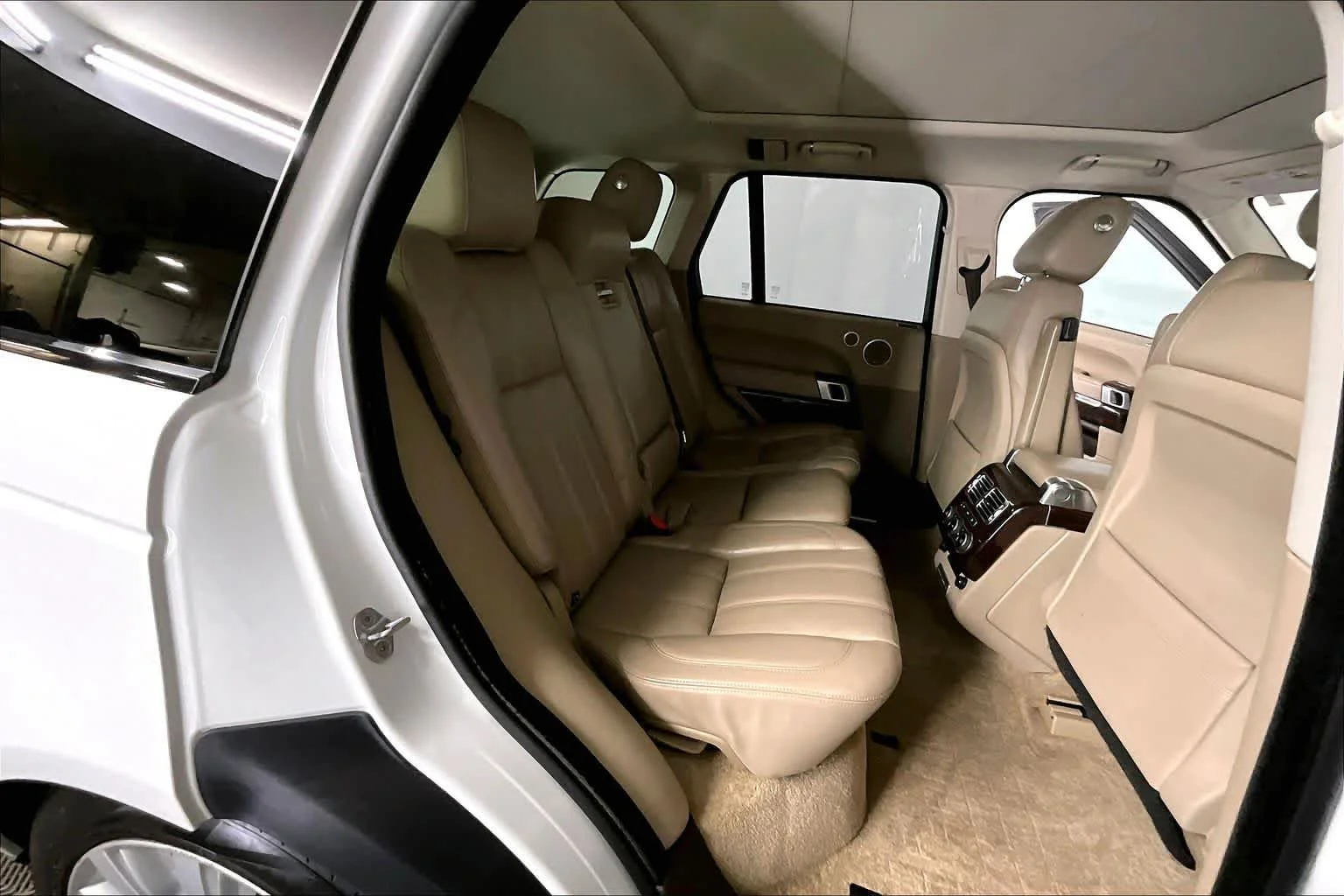 Used 2016 Fuji White Land Rover Supercharged image 20