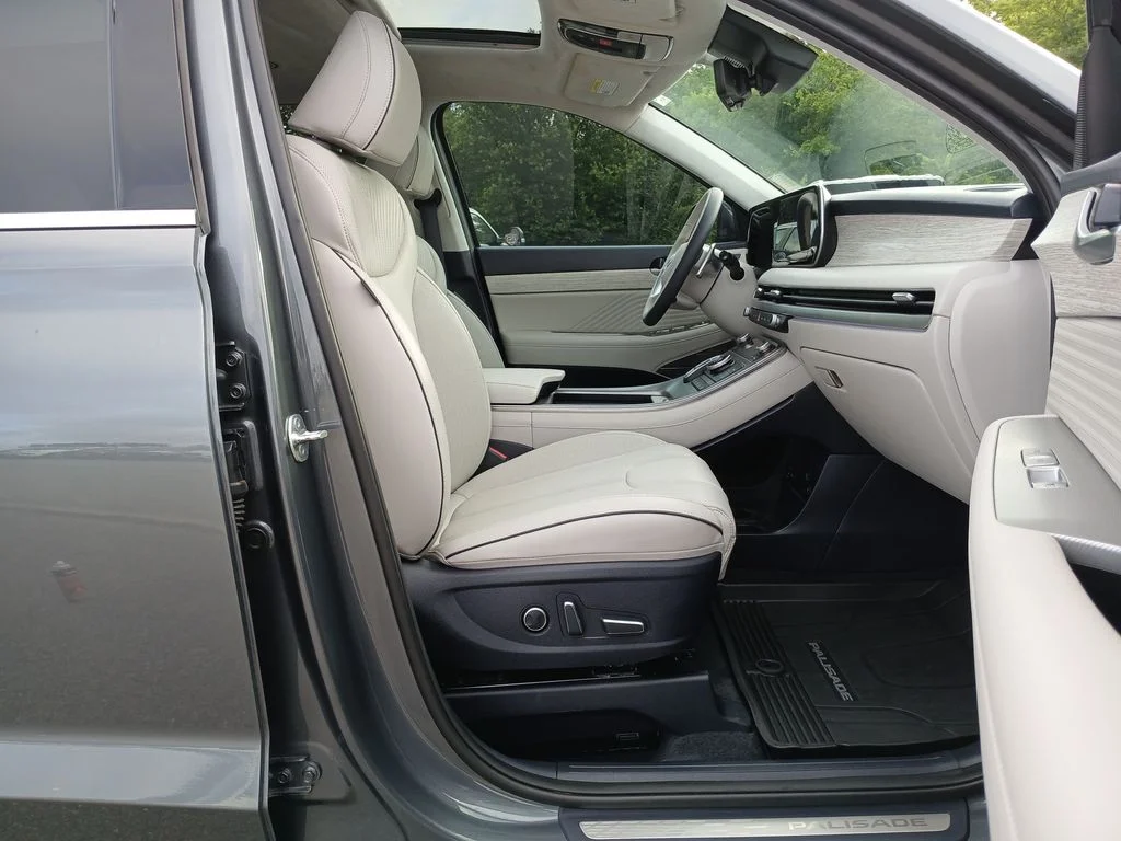 Used 2025 Gray Hyundai Calligraphy image 29