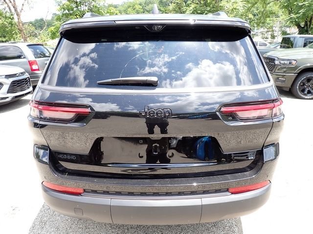 New 2026 Diamond Black Crystal Pearl-Coat Exterior Paint Jeep Limited image 4