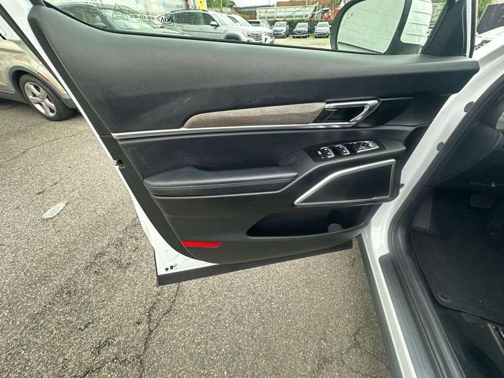 Used 2020 White Kia EX image 8