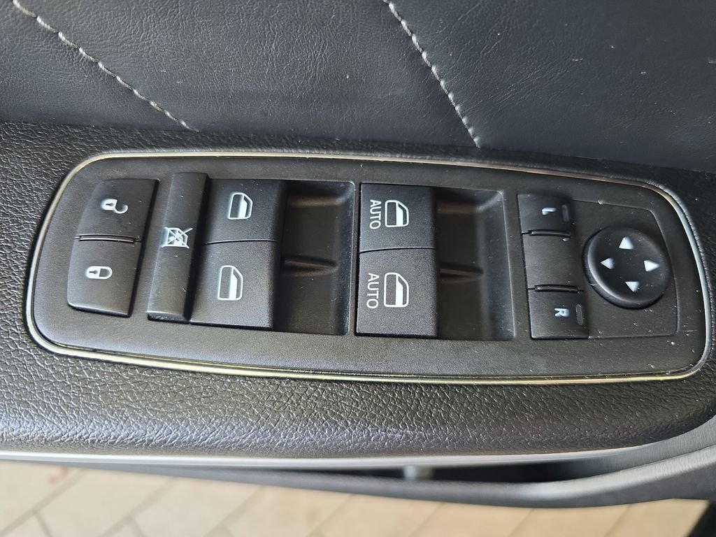 Used 2022 Black Dodge SXT image 30