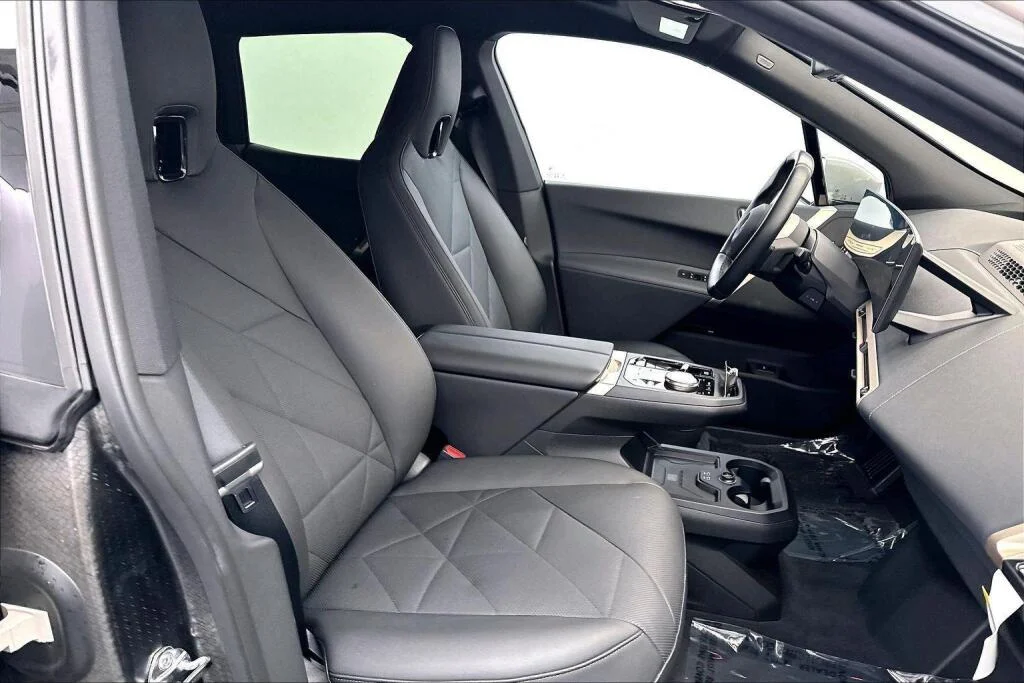 New 2026 Dune Grey Metallic BMW xDrive45 image 33