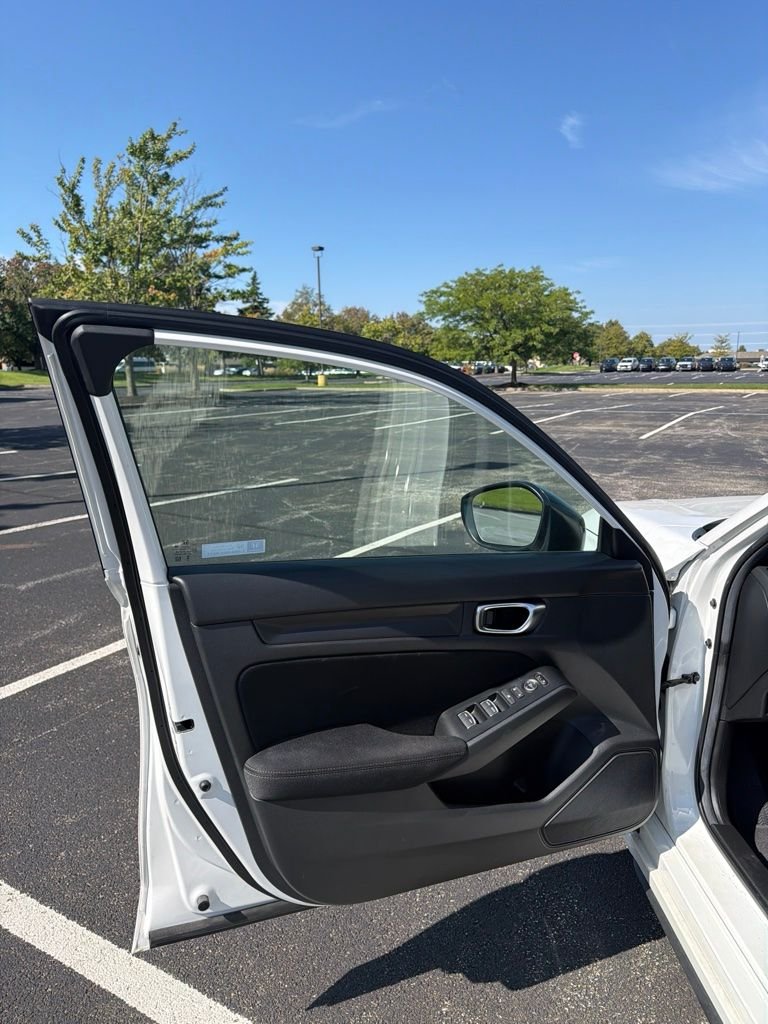 Certified Used 2025 Platinum White Pearl Honda Sport image 11