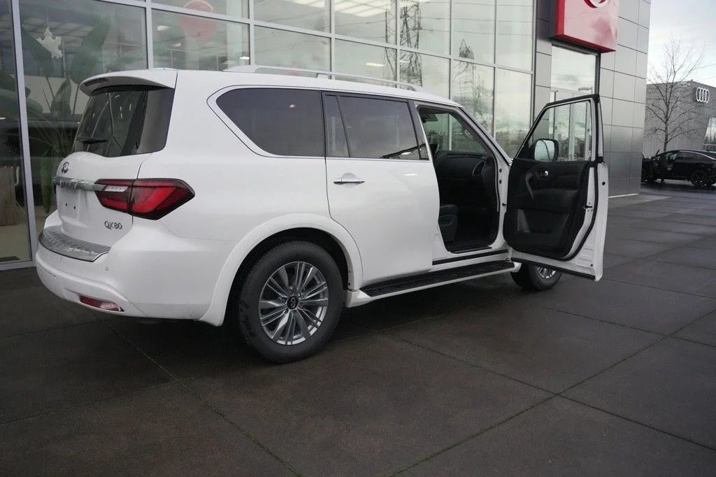 Used 2024 Moonstone White INFINITI LUXE image 4