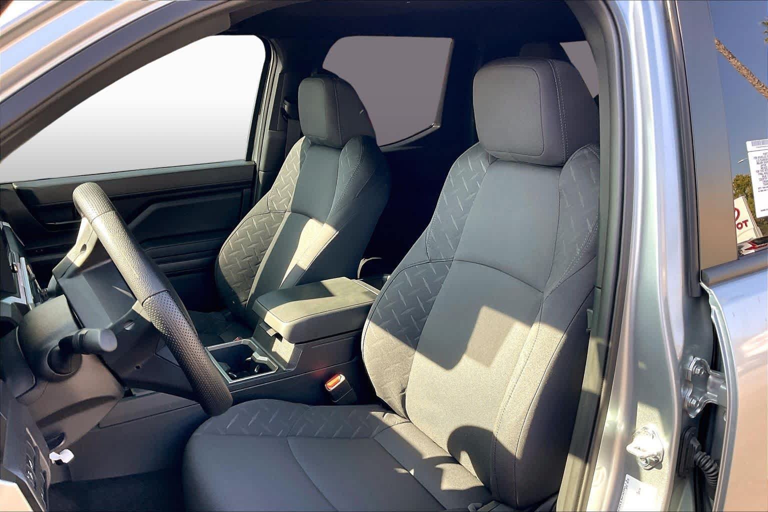 2025 Toyota Tacoma SR5 - Photo 9