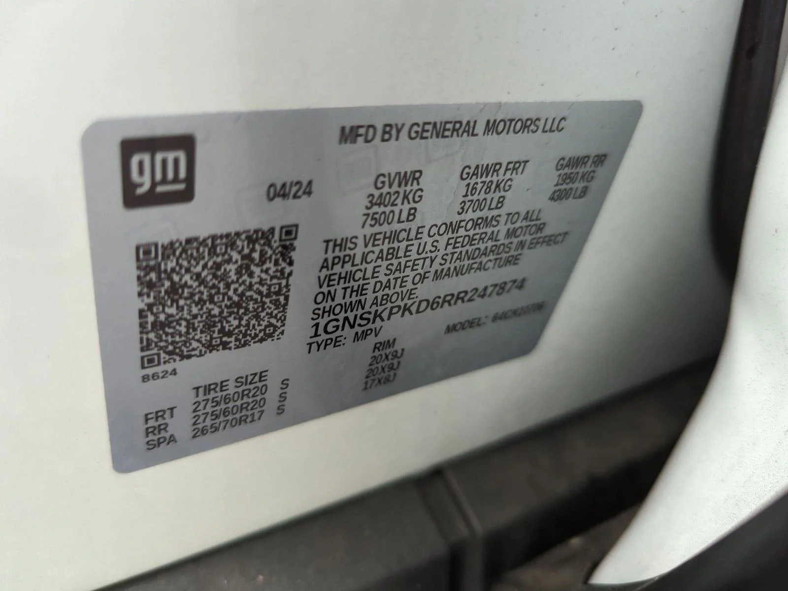 Used 2024 Summit White Chevrolet Z71 image 15