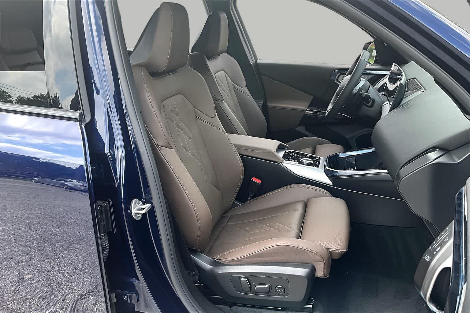 Used 2026 Tanzanite Blue II Metallic BMW 30 xDrive image 8