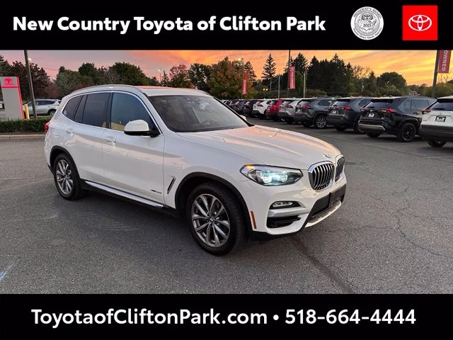 Used 2018 White BMW xDrive30i image 1