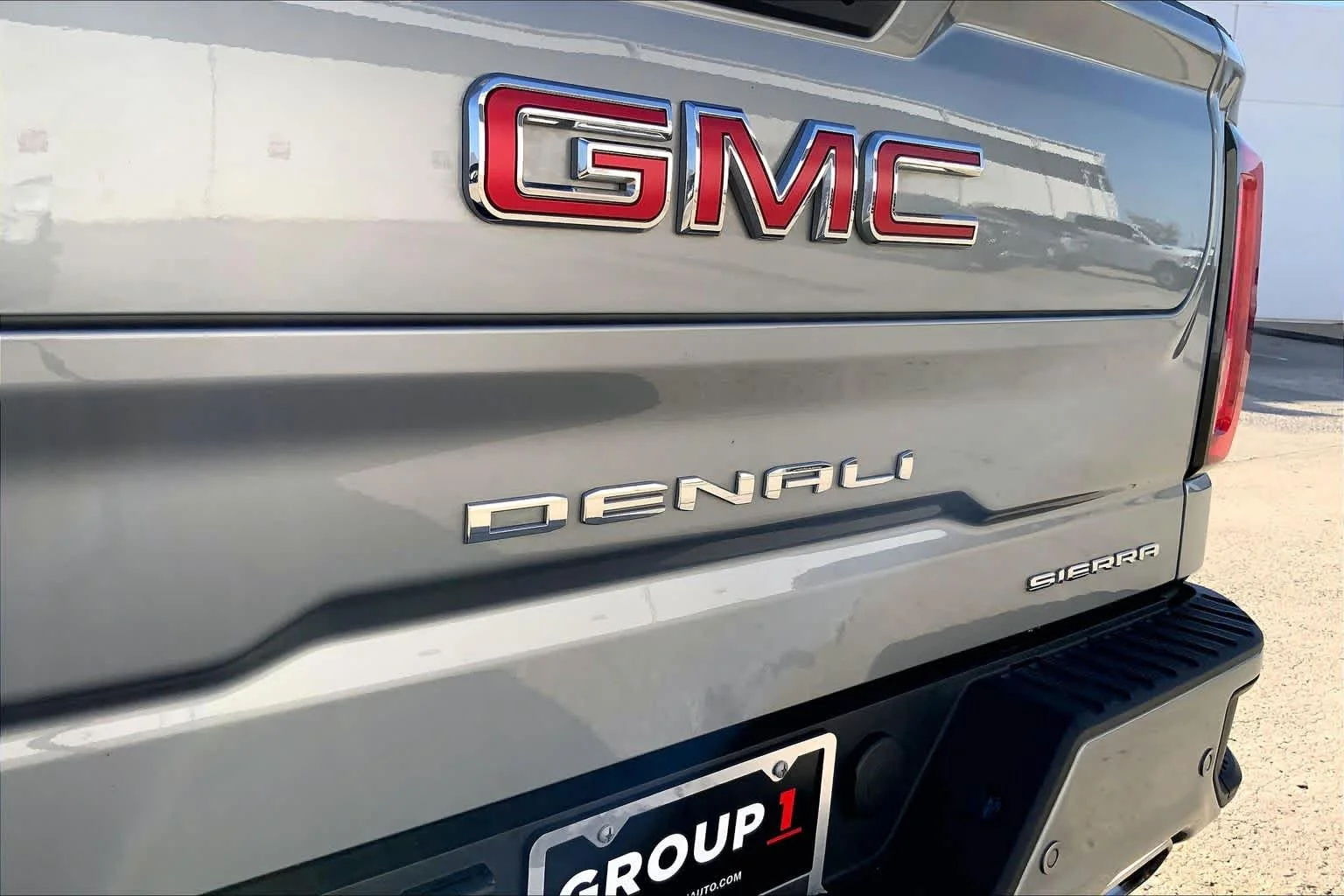 Used 2025 Sterling Metallic GMC Denali image 10