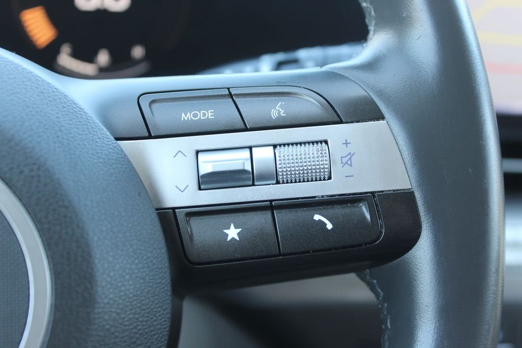 Used 2024 White Hyundai SEL image 27